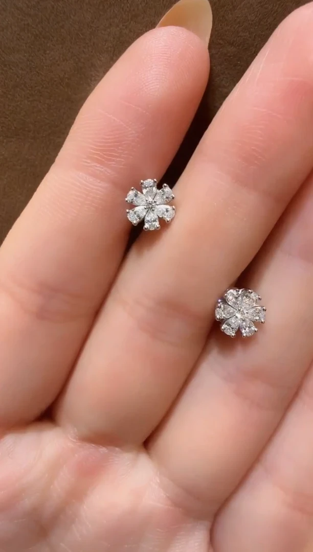 18K金镶嵌实验室培育钻石耳饰@@耳钉白水滴勿忘我+