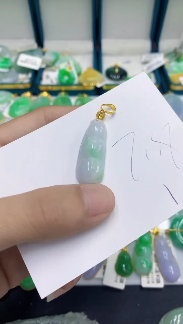 翡翠挂件未镶嵌翡翠