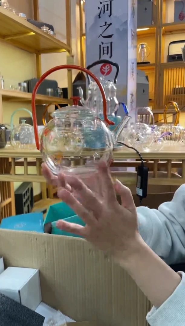 抱月壶红把石榴花