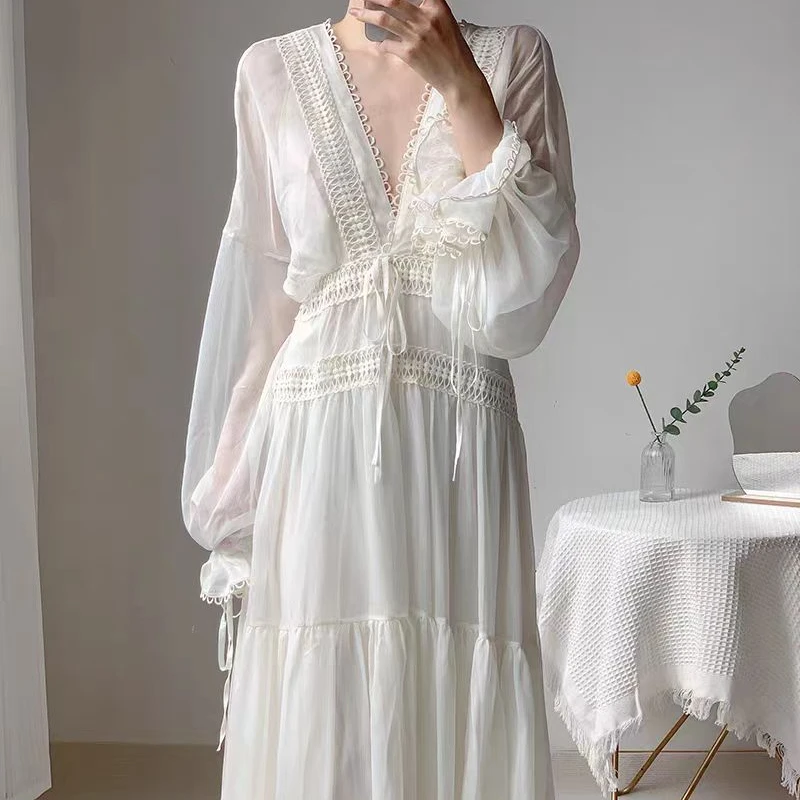 【深圳南油】2025新款V领仙女长袖蕾丝镂空法式复古海边度假连衣裙