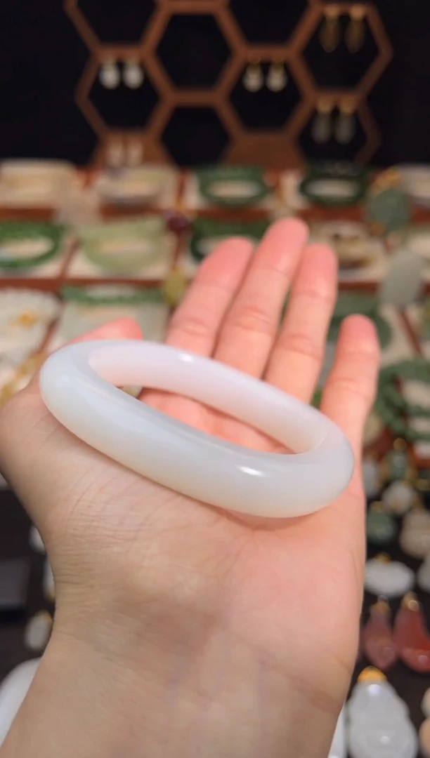 未镶嵌手镯和田玉福利