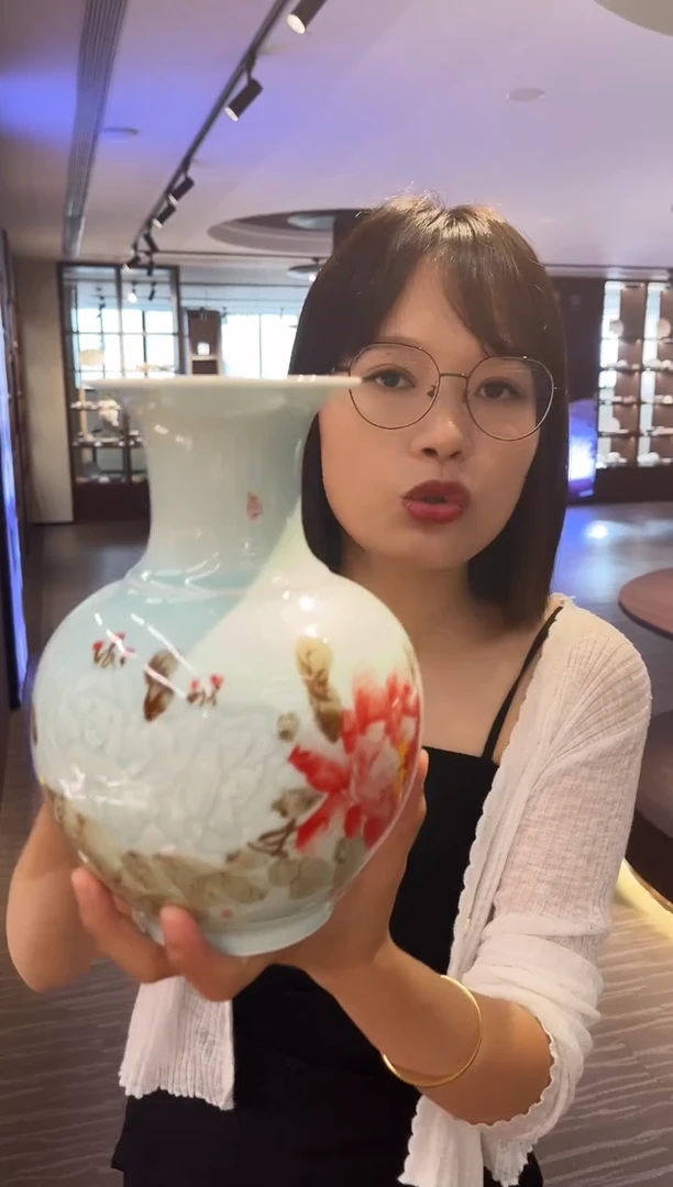 摆件玲珑瓷牡丹花苹果尊（影青）