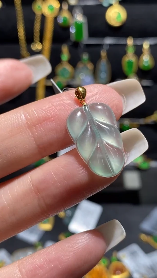 【闪购商品】翡翠颈饰18K金镶嵌吊坠