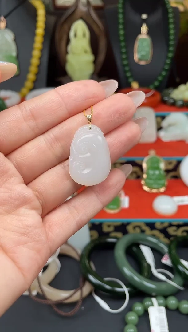 和田玉18K金镶嵌颈饰吊坠e037