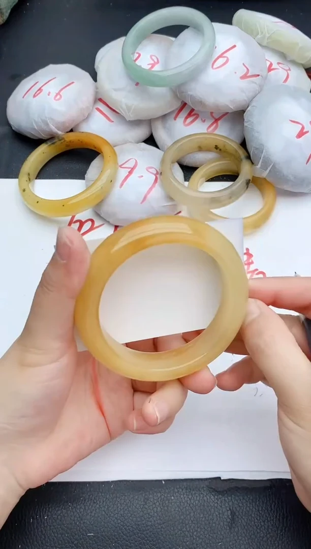 石英质玉手镯未镶嵌99+58/59