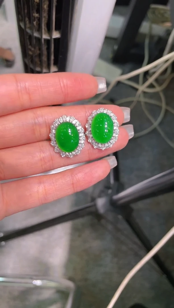 【闪购商品】翡翠吊坠(不含链)18K金镶嵌A79