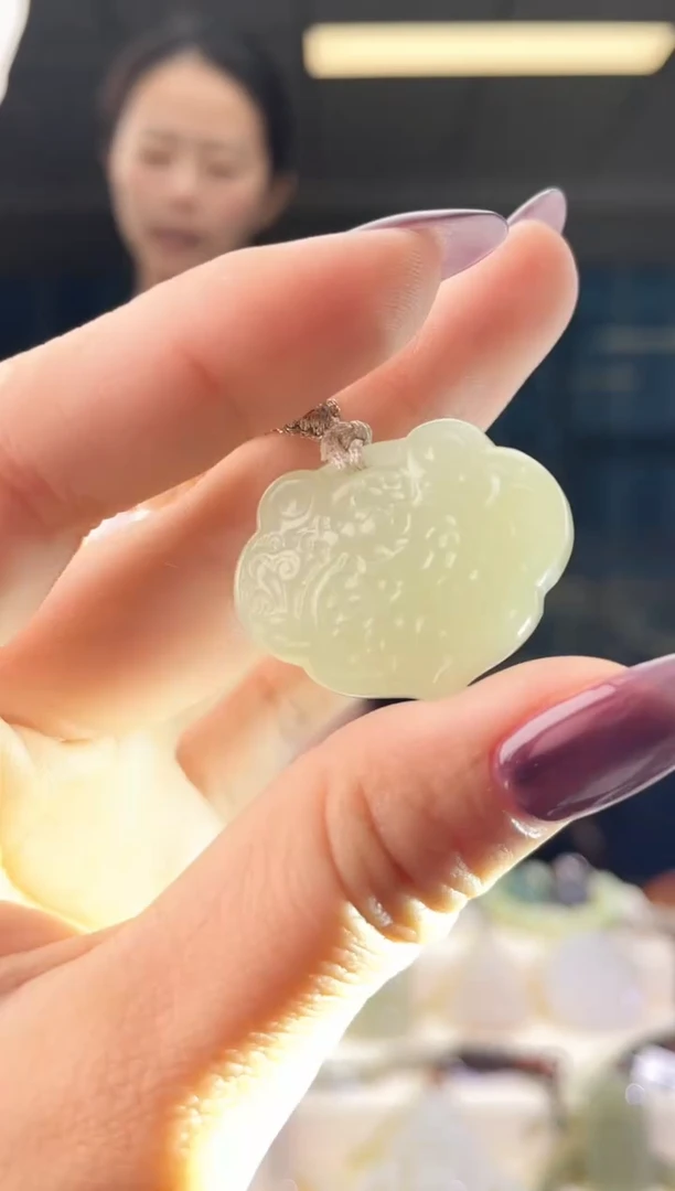 颈饰未镶嵌和田玉锁 无