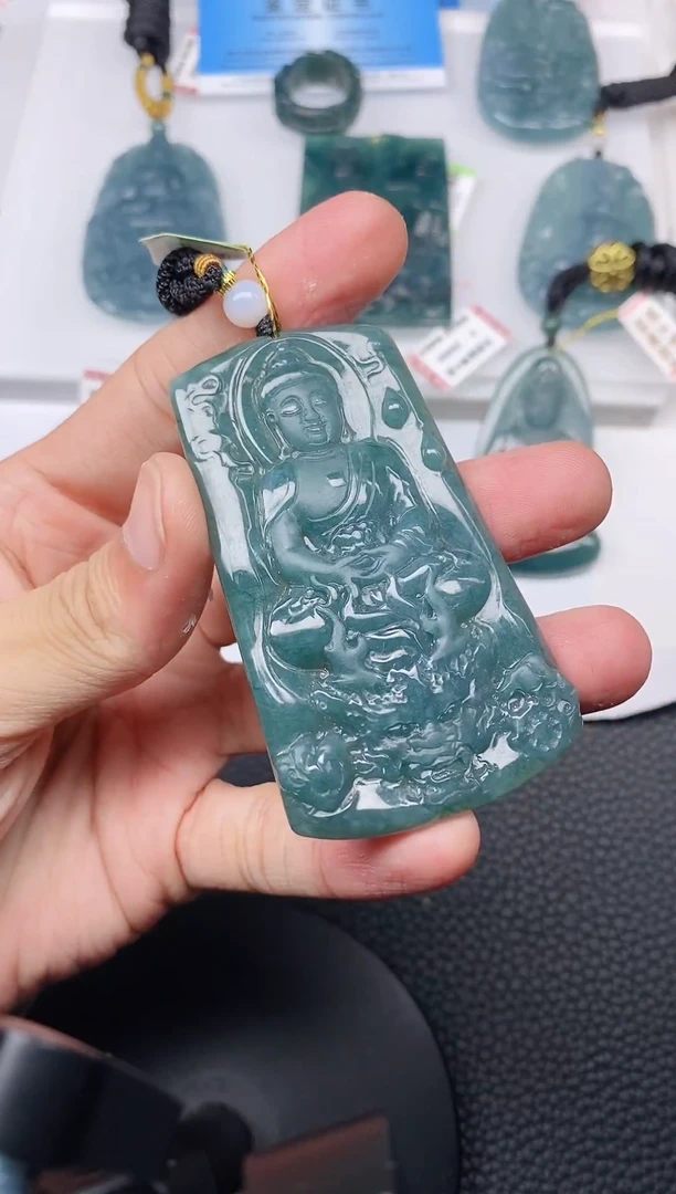 颈饰未镶嵌翡翠