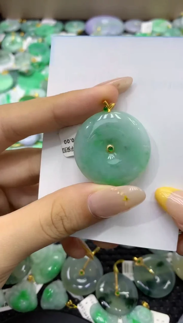 颈饰18K金镶嵌翡翠天然缅甸翡翠A货
