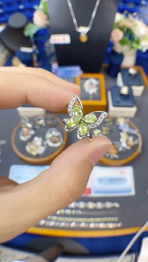 【闪购商品】橄榄石戒指银S925镶嵌带证书