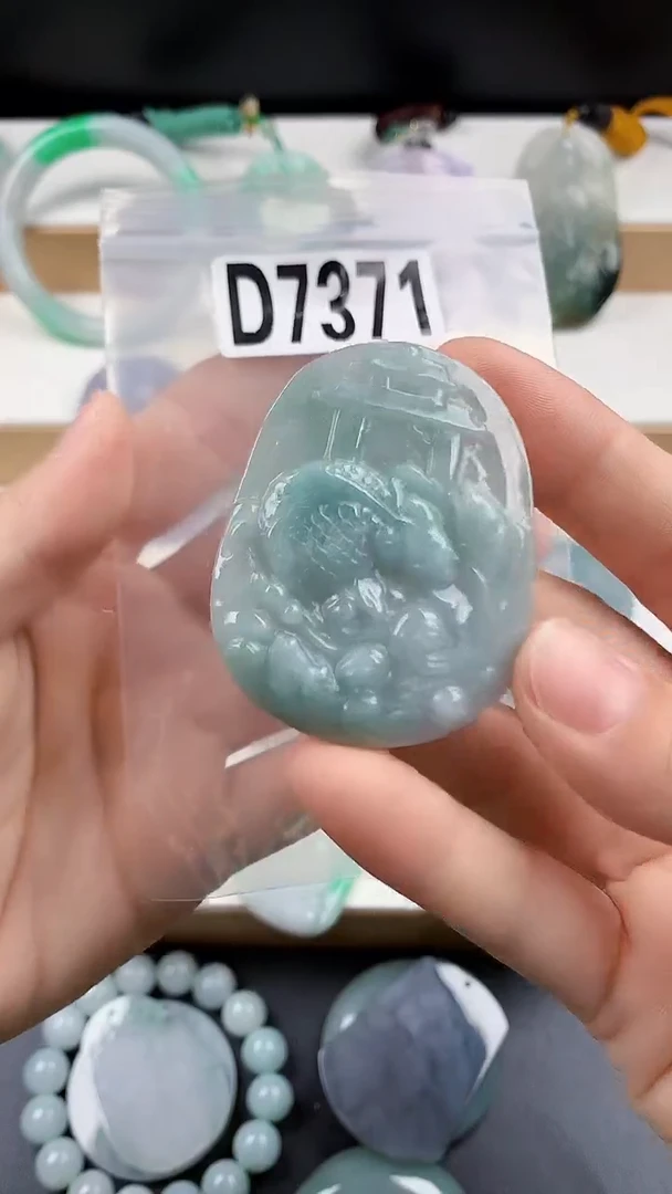 颈饰未镶嵌翡翠天然翡翠吊坠挂件