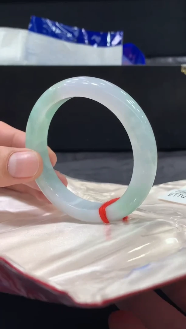 未镶嵌手镯翡翠翡翠手镯