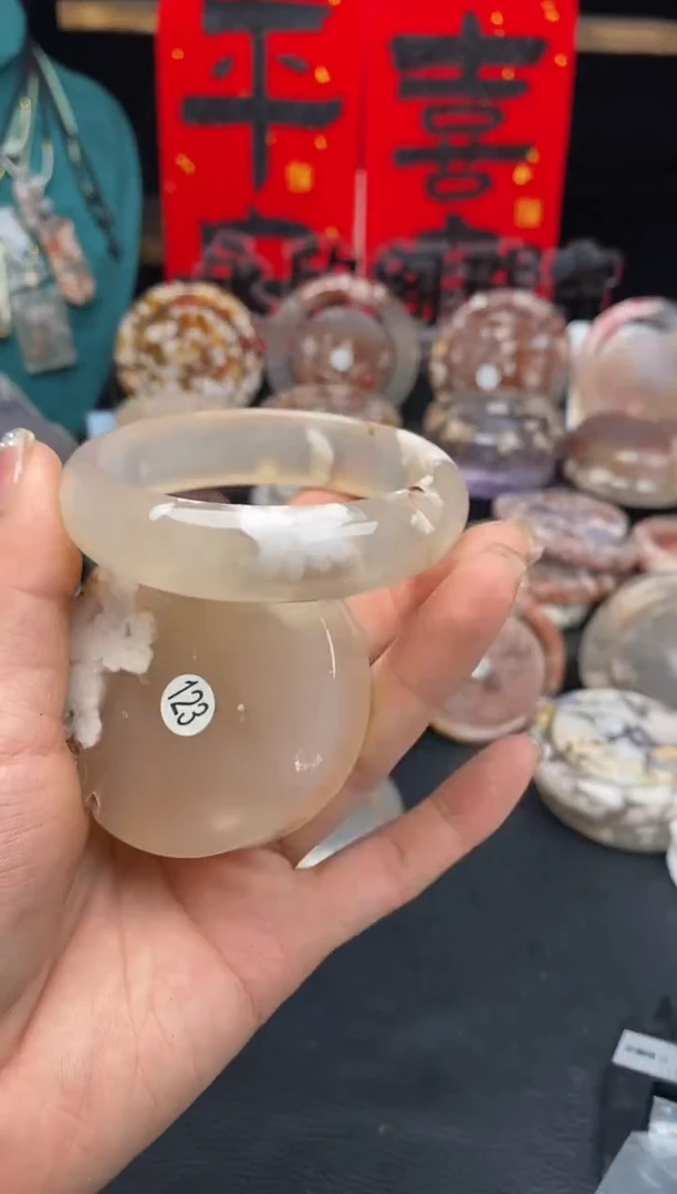 【闪购商品】石英质玉手镯（圆镯）未镶嵌58