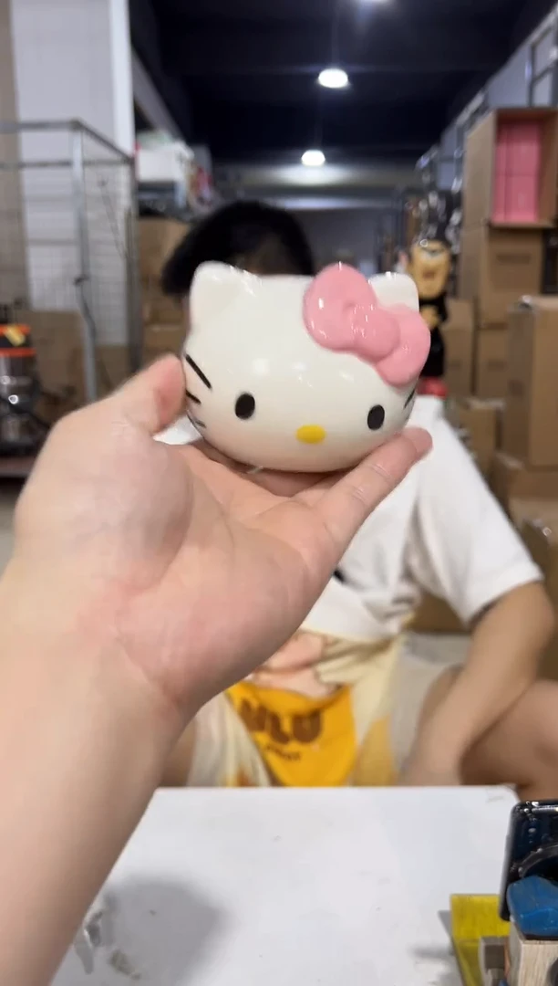 瓷片粉色kt头粉瓶 陶瓷