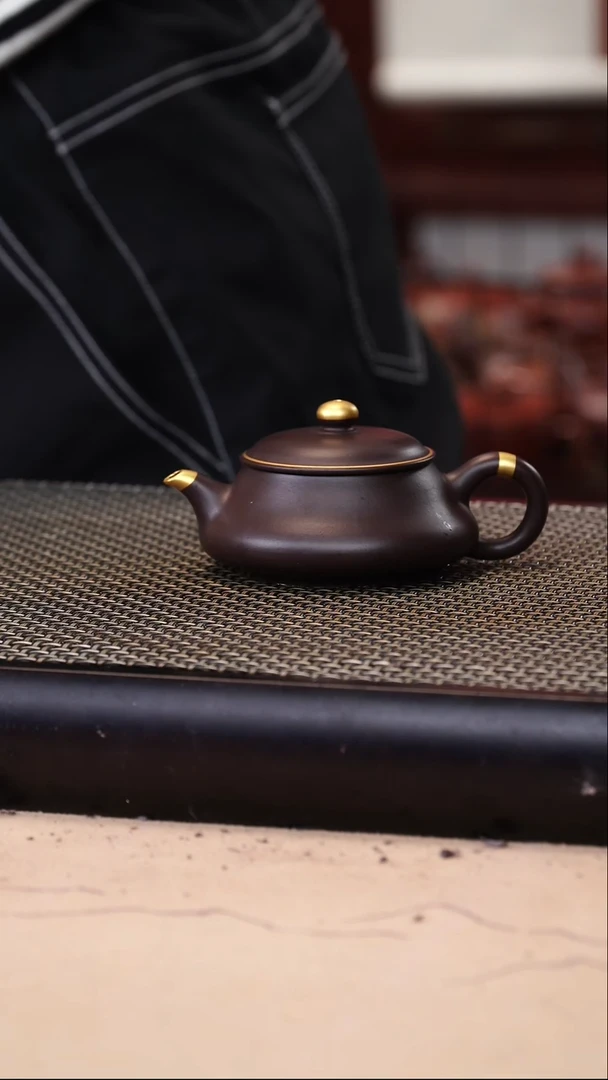 茶壶紫砂?****?四号井茄皮紫泥描金明炉100cc