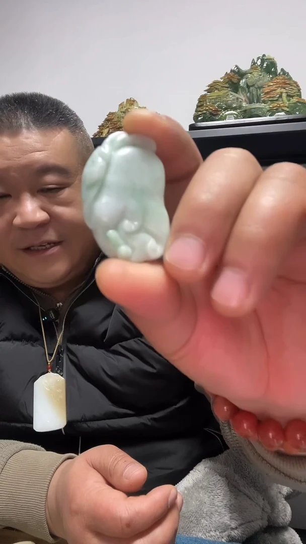 吊坠(赠链)未镶嵌翡翠福瓜吊坠