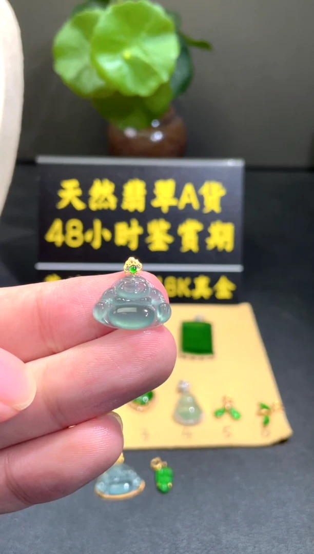 颈饰18K金镶嵌翡翠翡翠A货