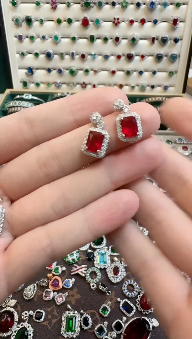 未镶嵌耳饰红宝石红宝石耳饰