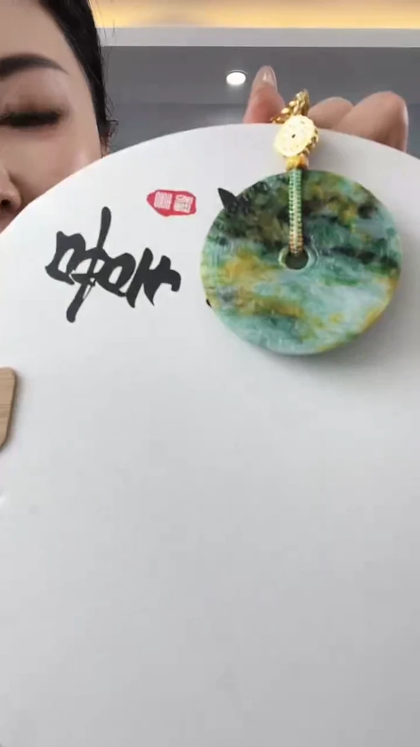 翡翠未镶嵌颈饰平安扣