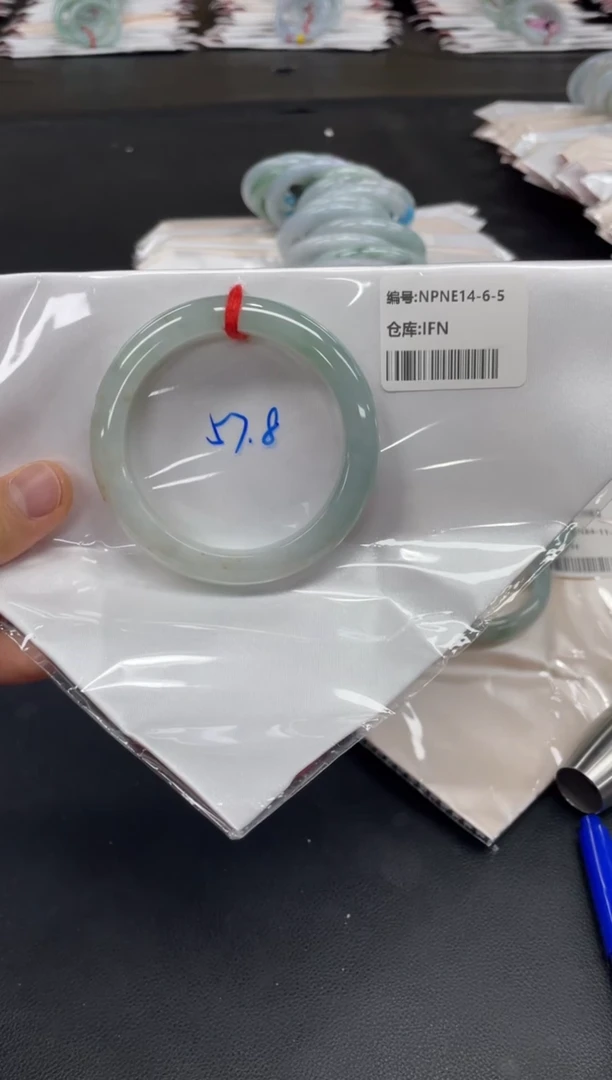 未镶嵌手镯翡翠翡翠手镯