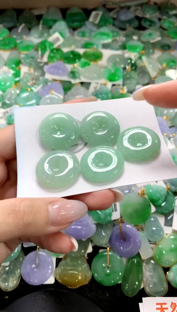 翡翠未镶嵌颈饰1111111111（多样性发其一）