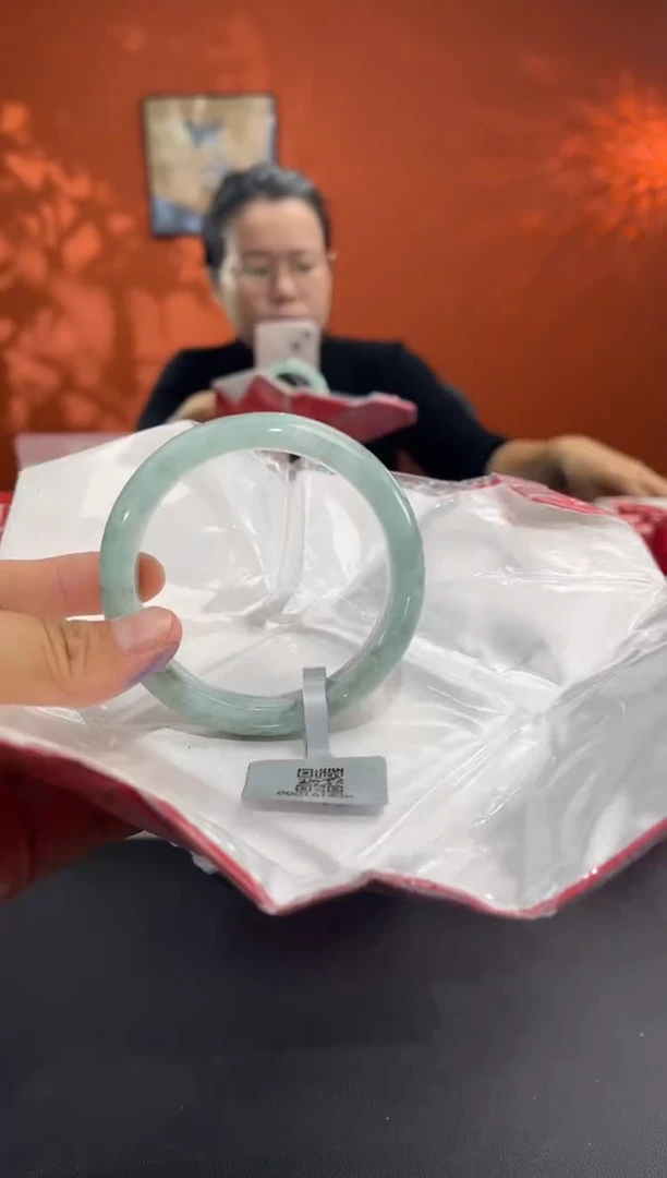 未镶嵌手镯翡翠翡翠手镯（微瑕）