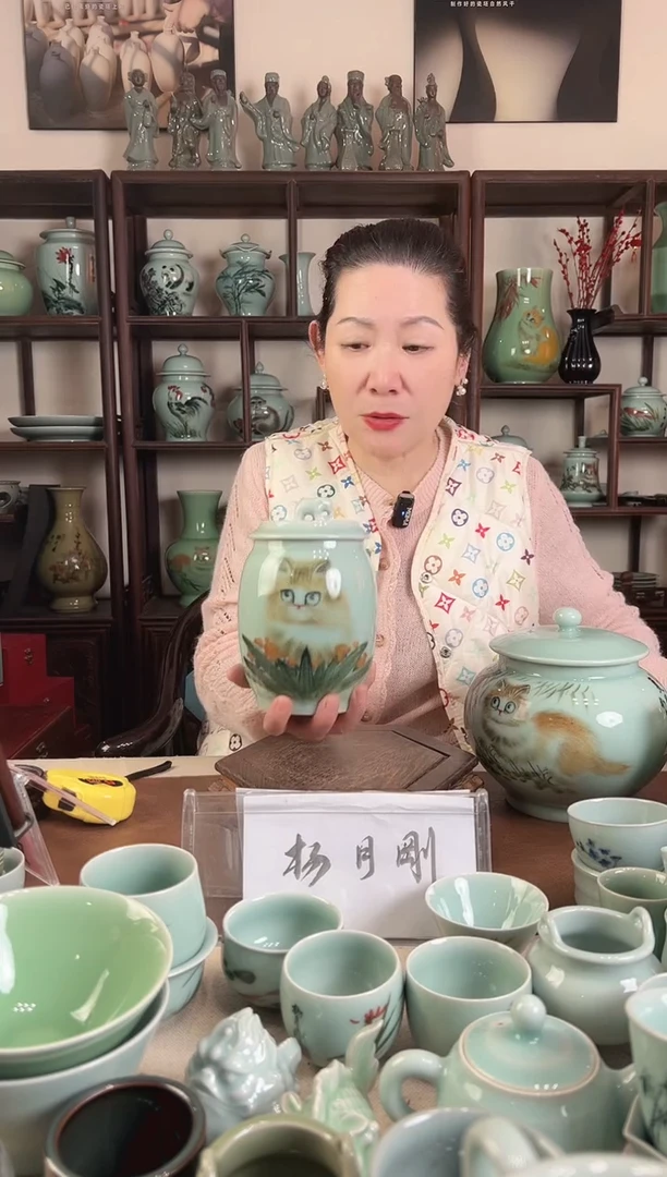 添**运釉中彩 猫画 盖罐L（小瑕疵）