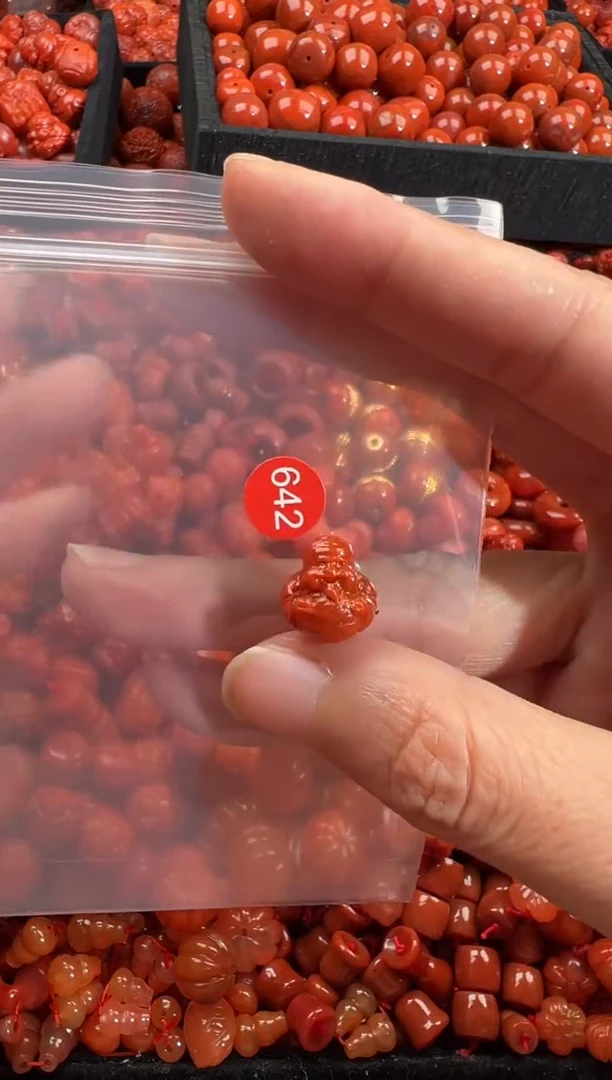 南红玛瑙未镶嵌颈饰1
