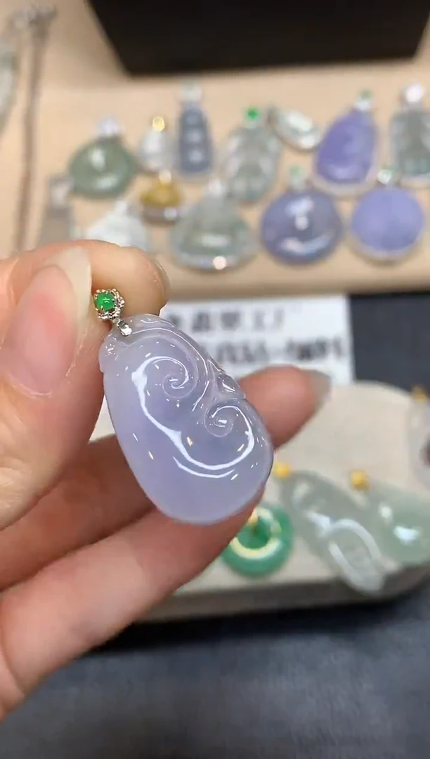 颈饰18K金镶嵌翡翠如意【无服务费