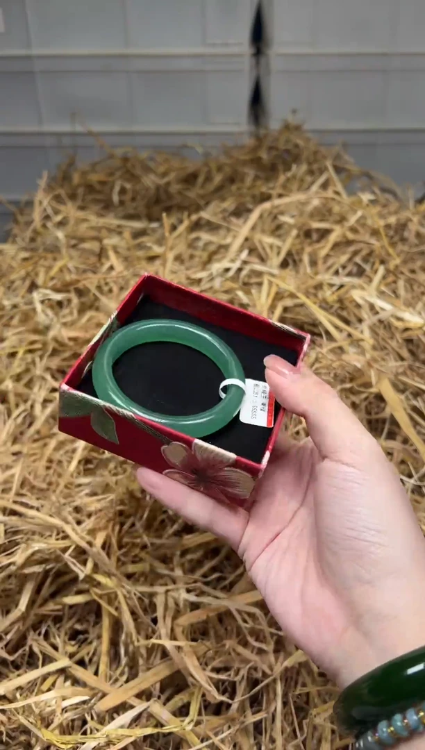 未镶嵌手镯石英质玉D4167