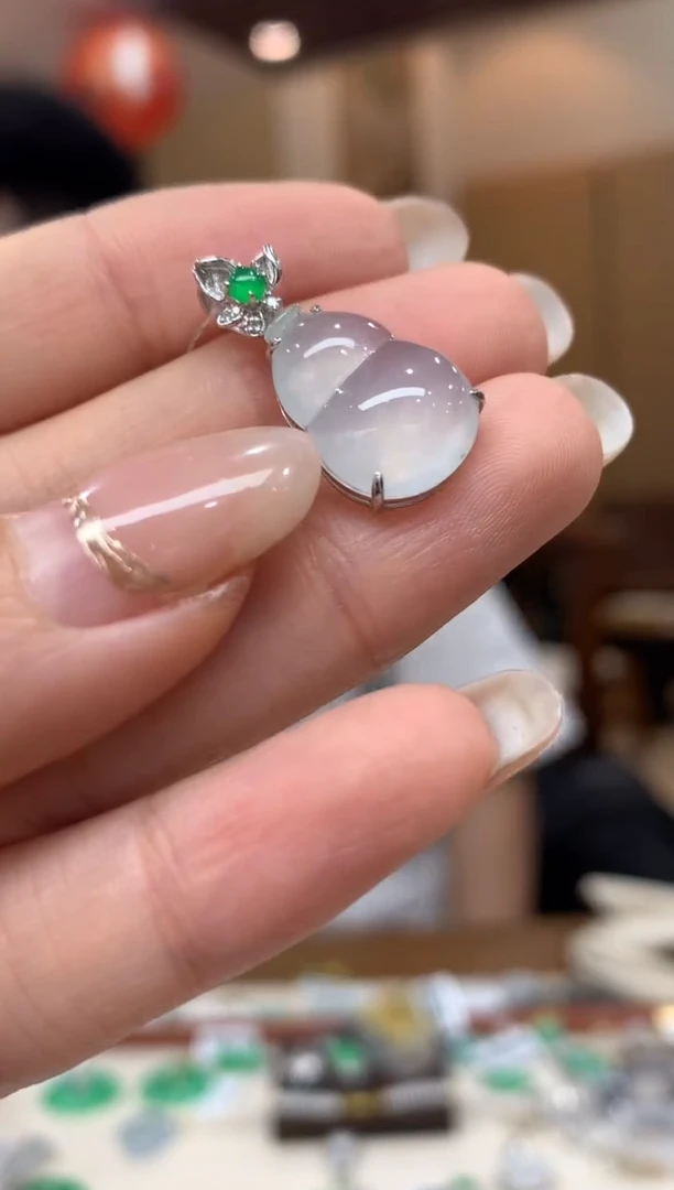 吊坠(不含链)18K金镶嵌翡翠葫芦