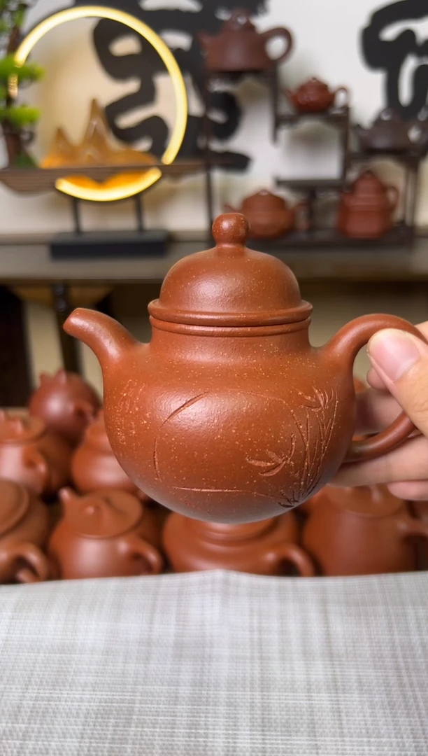 茶壶段泥红降坡掇球壶兰花刻210CC-甘来兵