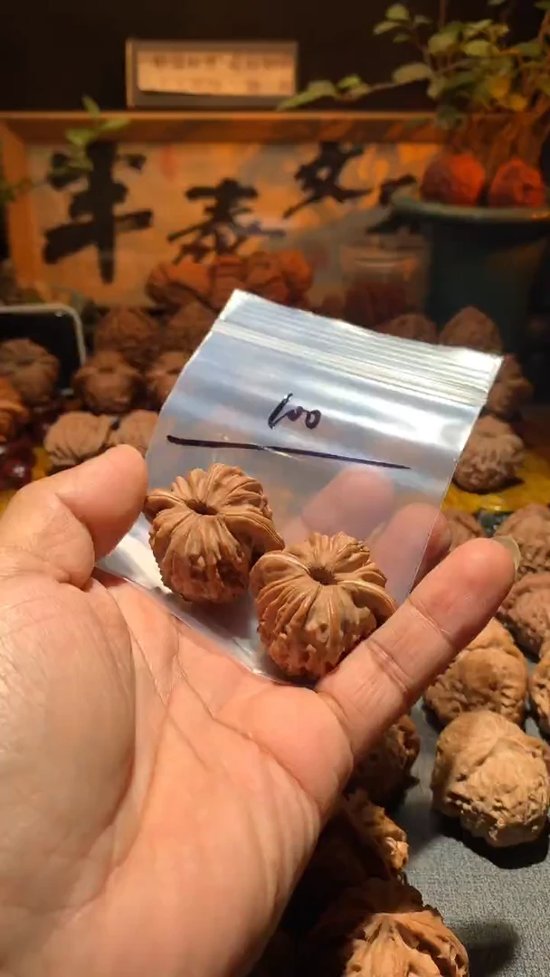 把件桃核有*谓  四座楼   38+尺寸左右盘玩打底不支持退换