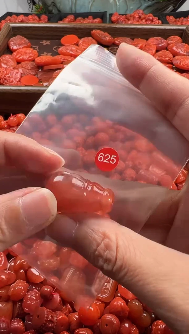 颈饰未镶嵌南红玛瑙1