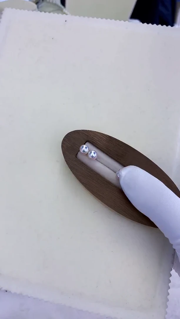 18K金镶嵌饰品海水珍珠6-7素钉