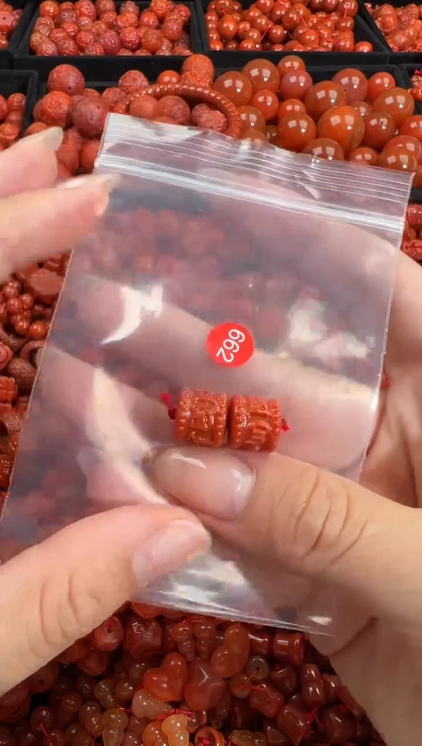 南红玛瑙未镶嵌颈饰1