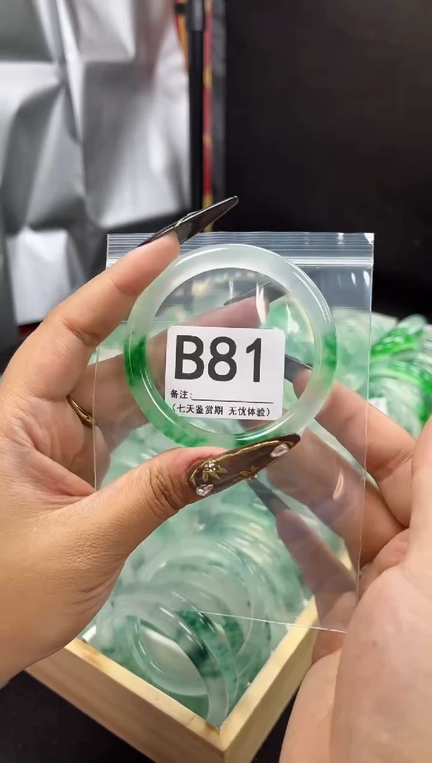 【闪购商品】石英岩玉手镯未镶嵌B81