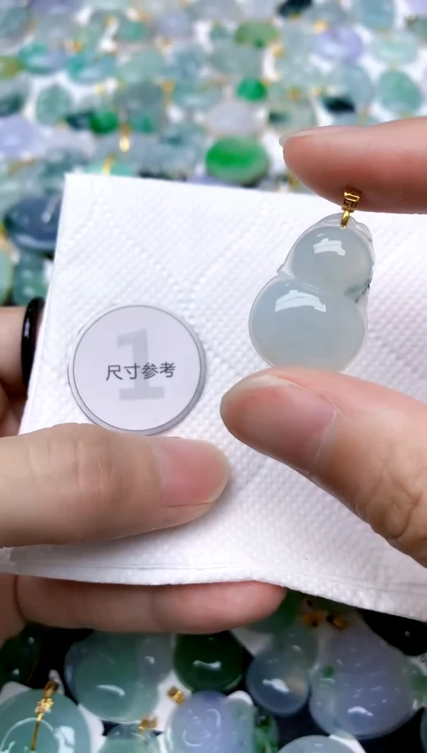 颈饰18K金镶嵌翡翠天然A货翡翠