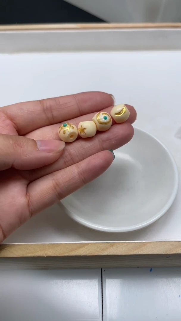 菩提散珠A1717牙 牙果 日 月 星 辰8*10mm（一套） 6元