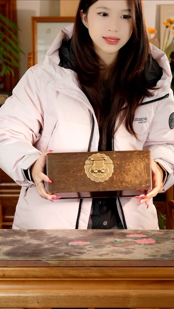 金丝楠龙胆纹一木一器首饰盒