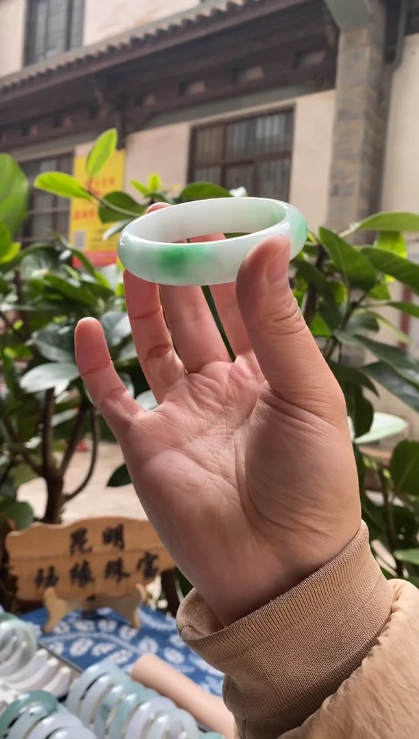 未镶嵌手镯翡翠?57圈