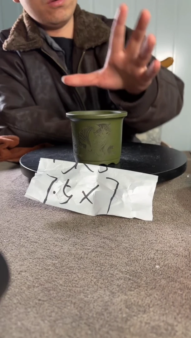 A宜兴紫砂小花盆