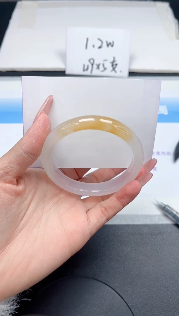 【闪购商品】石英质玉手镯未镶嵌92-56.8