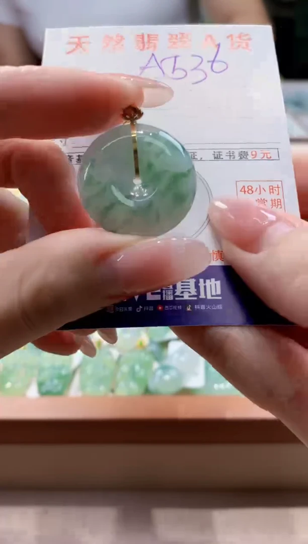 颈饰18K金镶嵌翡翠天然缅甸a货翡翠