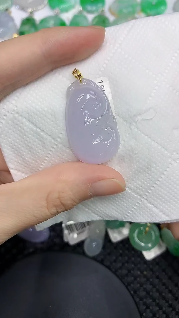 颈饰18K金镶嵌翡翠1111111111111