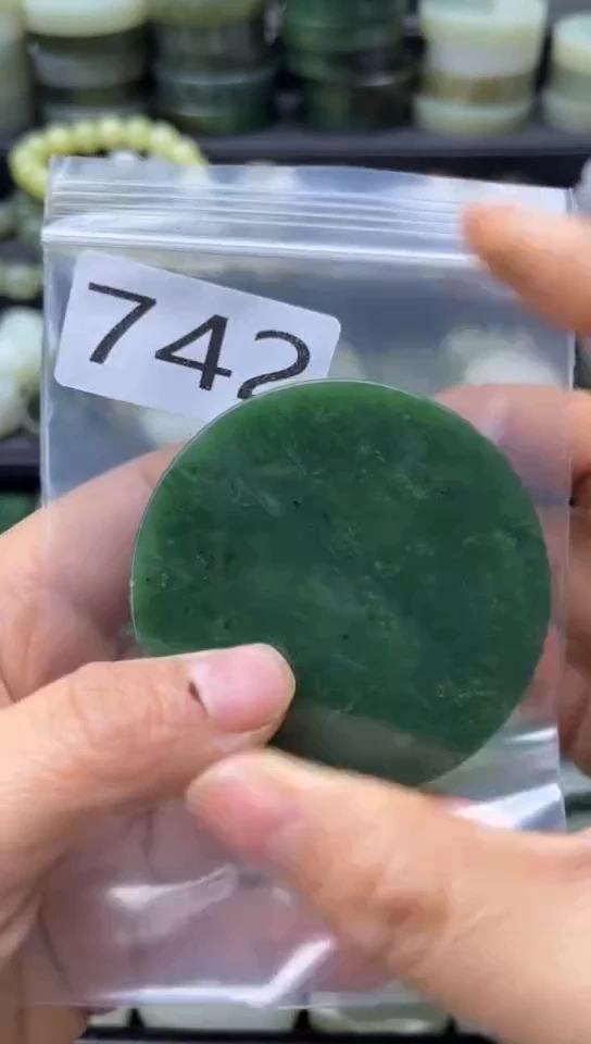 未镶嵌和田玉珠宝半成品镯芯