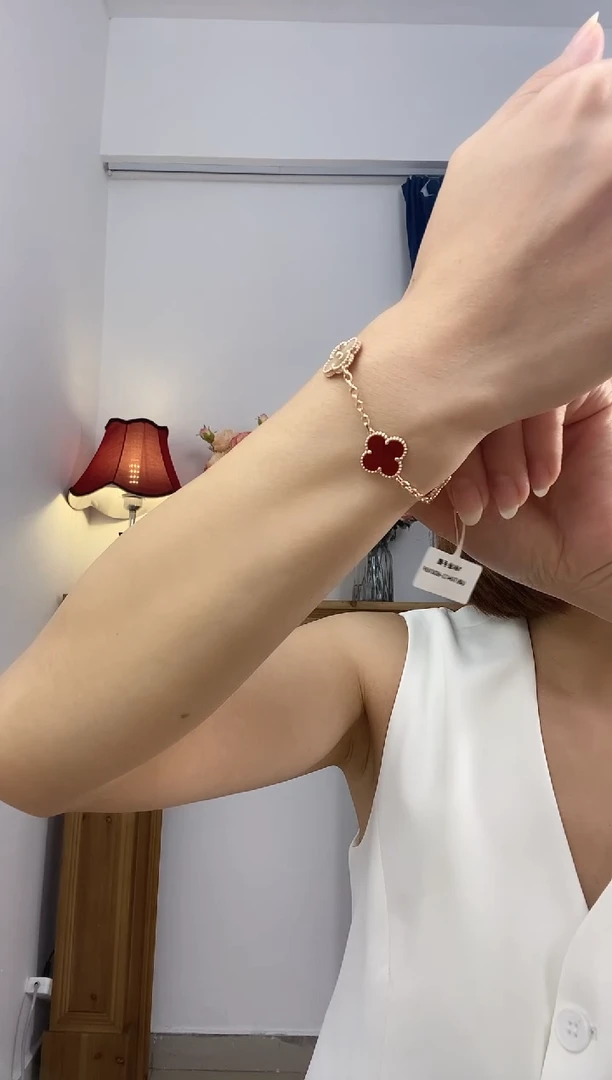18K金镶嵌手链玛瑙/玉髓手链