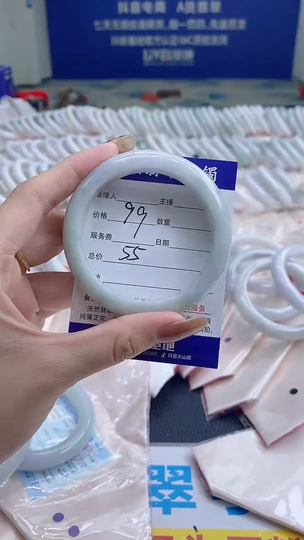 翡翠手镯未镶嵌212