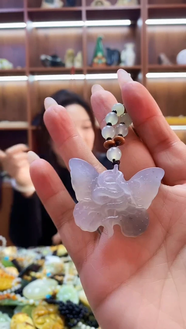 未镶嵌蛇纹石玉吊坠