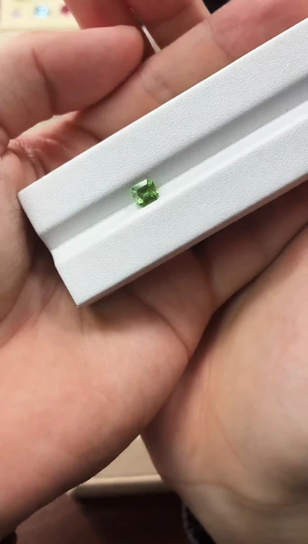 未镶嵌裸石石榴石（沙弗莱）天然沙弗莱石榴石裸石一粒0.91克拉